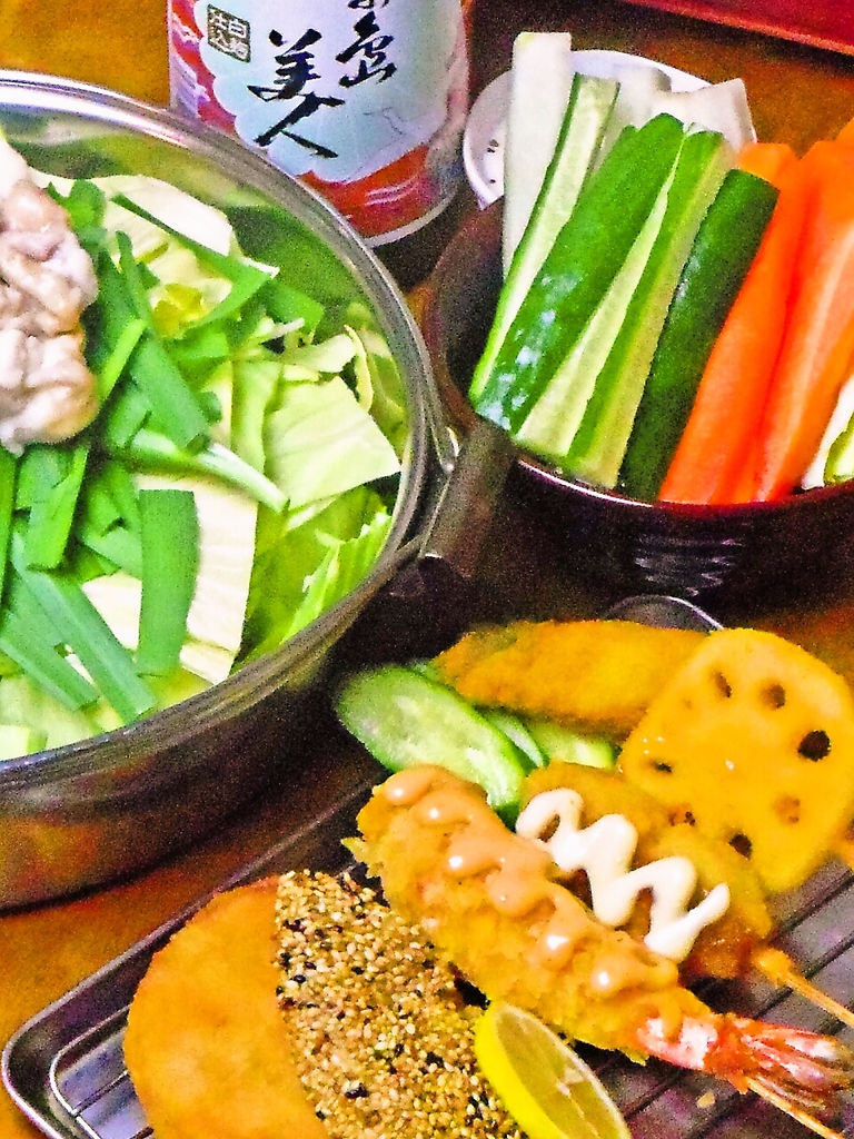 新鮮な地元の食材で作った串かつ屋。30種類以上のメニューは創作串カツがおすすめ。