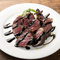 料理メニュー写真 牛赤味肉のタリアータ　バルサミコソース