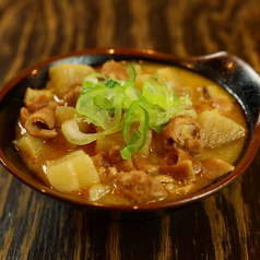 半兵ヱ名物ホルモン煮込み — 数量限定の愛される逸品の写真