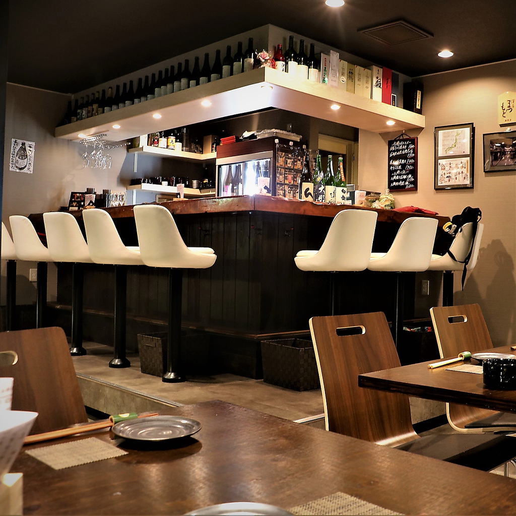 カウンター席　計８席