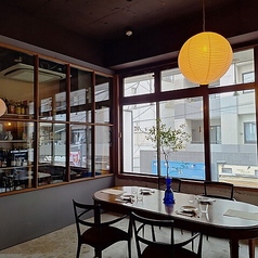 【テーブル4名様×1卓】家族や仲間との楽しい集まりにぴったりなテーブル！豊かな味わいの台湾料理を囲み、シェアする楽しさが満載です。香ばしい香りや色鮮やかな料理が、食欲をそそり、会話も弾む楽しいひとときをお届けします☆ みんなで一緒に、心に残る素敵な時間を過ごしましょう！ぜひお気軽にお立ち寄りください。