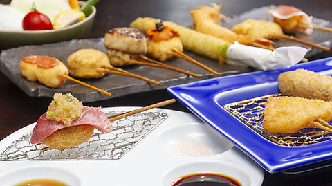 上質な食材を軽い衣で包む絶品串揚げ。洗練された空間で、ワインと共に楽しめるお店◎