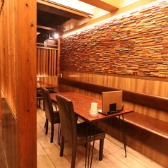 12名まで連結して座れるテーブル席もご用意！