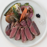 ロゼ色に美しく焼き上げたステーキ◆300gボリュームのスペシャルな一品★