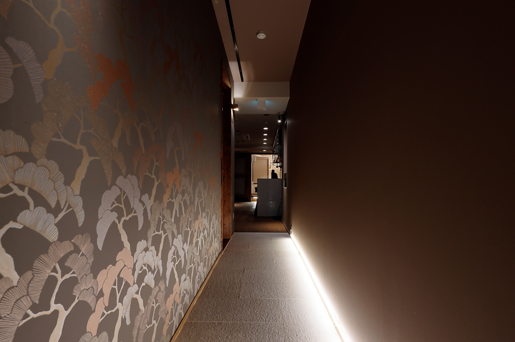 長崎駅前駅より徒歩約2分◎入口から秘密基地のような雰囲気に大人の心も躍るような隠れ家空間♪