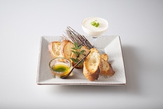 手作りチーズ豆腐のバケット添え