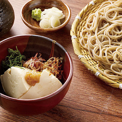 豆富と叩き梅の薬味つけ汁そば