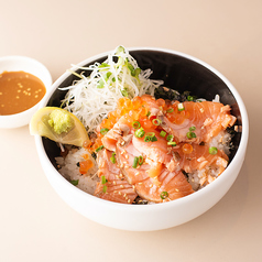 炙りサーモンといくらの親子丼