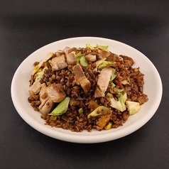 【おすすめの一品!!】黒酢角煮炒飯