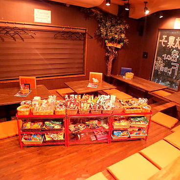 駄菓子BAR FREE 京都 三条木屋町店の雰囲気1