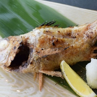 山口県産の海鮮や焼鳥、瓦そばなど県内の名物料理を堪能