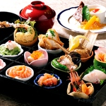 ランチも営業中！日替わりランチ・花かご膳など。法事・慶事・昼宴会も承っております！