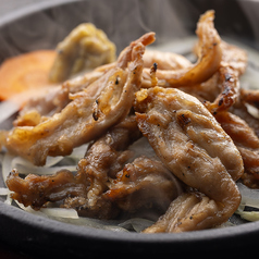 せせり鉄板炭火焼き