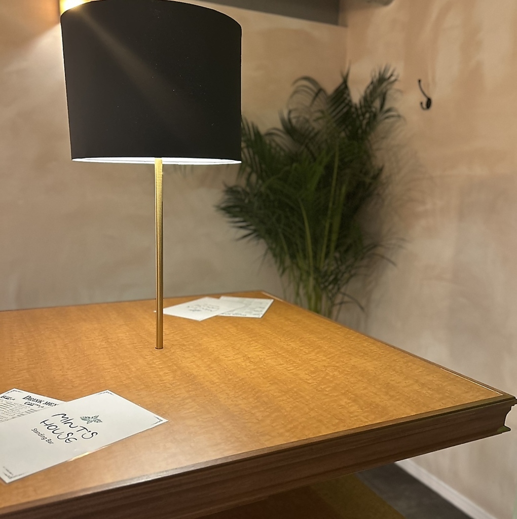 店内はオープンしたてのためとても綺麗です♪おしゃれな明るい空間で美味しい料理をご堪能ください♪