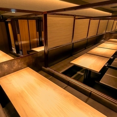 歓迎会や送別会など、大人数でのご宴会にも最適なお席を完備しております。雰囲気ある空間は各種宴会に◎結婚式の二次会、同窓会での貸切宴会も大歓迎です！ご予算、お席に関するご相談もお気軽にお問い合わせください。