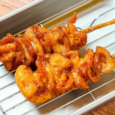 沼る!揚げ鶏皮串(赤・黒)1本