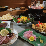 鍋以外の逸品も充実！刺身、ローストビーフ、天ぷらなど、お鍋と一緒に楽しめる多彩な料理！