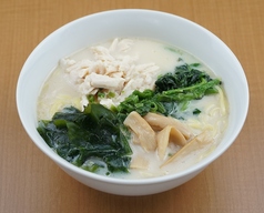 鶏ほぐし身の豚骨ラーメン