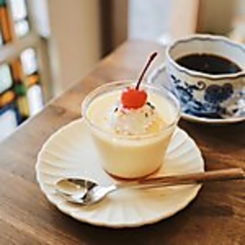 スペシャリティコーヒーと素材にこだわったお食事で、 おもてなしします！