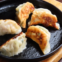 手作り餃子 (道産黒豚使用)にんにくニラ餃子 (5個)
