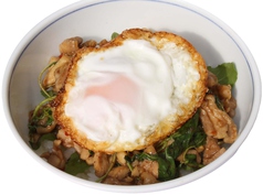 ガパオガイ・カイダオ　鶏肉バジル丼