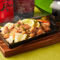 料理メニュー写真&nbsp;地鶏と高原キャベツの鍬焼き