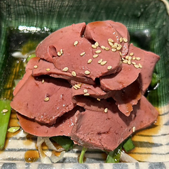 低温調理の牛レバー刺