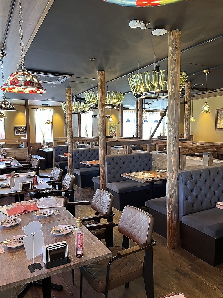 おしゃれな内装♪ランチやご家族でのお食事、女子会など様々なシーンでご利用ください。