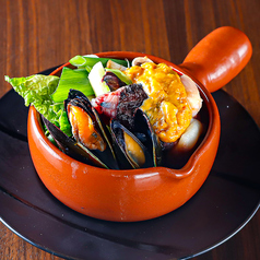 アンコウのカスエラ仕立て　あん肝と白味噌ベースのスープで