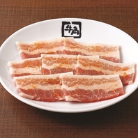 店内で丁寧に切りつけ
