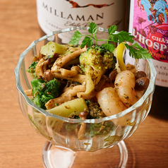 きのことブロッコリーのバジルマリネ