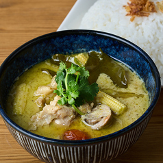 鶏もも肉の濃厚グリーンカレー