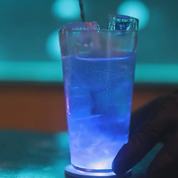 月夜をイメージしたオリジナルカクテルで乾杯