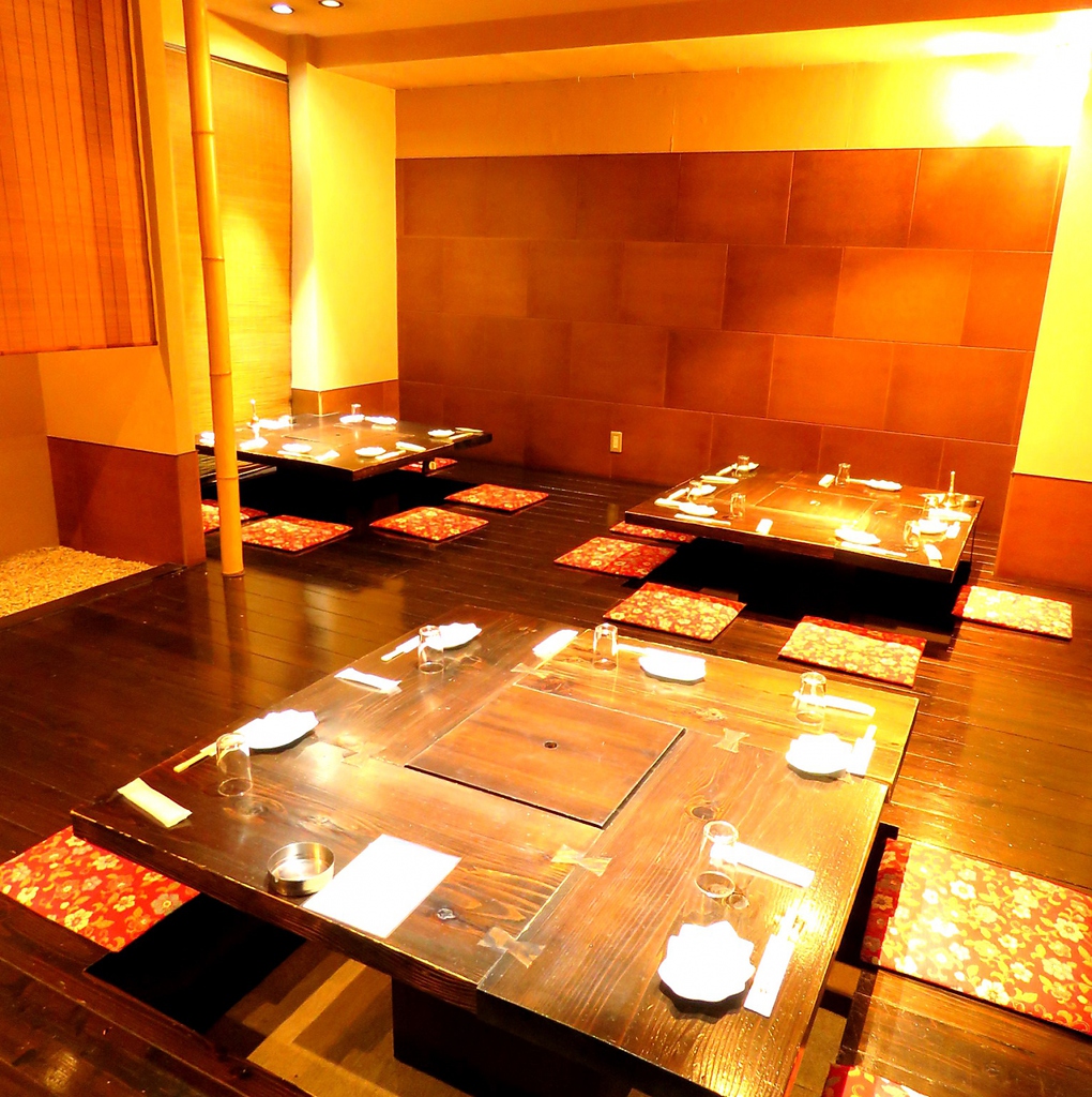 【4F】最大10名様までの掘りごたつ席は、少人数の仕事帰りの飲み会にも◎