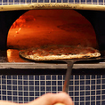 ≪自慢のピザ窯≫本店の窯を作った職人が設計し現地で造ったピッツァ窯をナポリから直送！