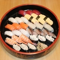 職人が心を込めて握る味・大きさ・鮮度に拘ったお寿司が一貫65円（税込）～味わえます！