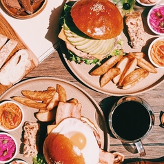 土日祝はバーガープレートランチでゆったりランチ♪