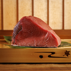 厳選した新鮮な本マグロをふんだんに使用した和食料理