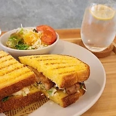 自家製パンのトーストサンド(スープ・サラダ付き)