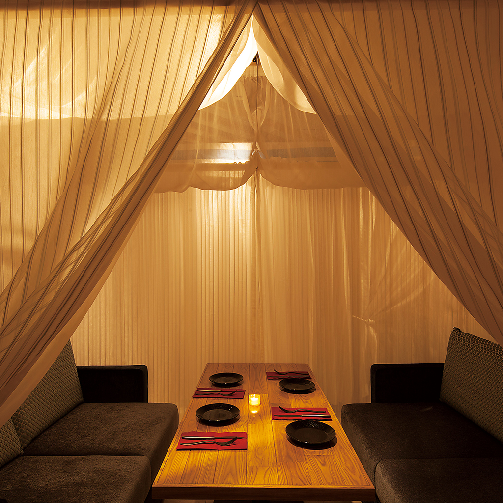 全ソファー席がご希望に合わせてカバナ個室に！お問い合わせ時、または来店時にお伝えください。