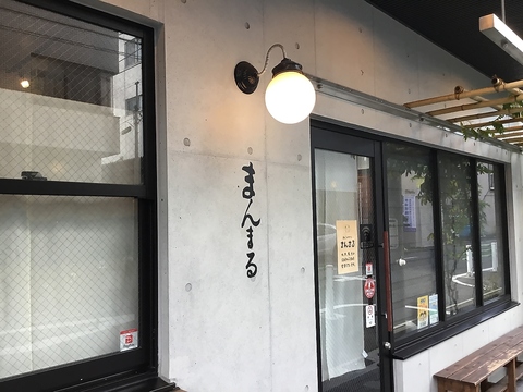 シンプルなお店外観が特徴！！