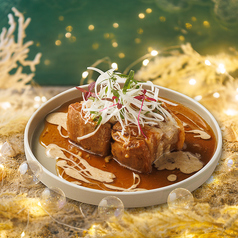 ラフテー 沖縄風豚角煮のポルチーニクリームソース添え