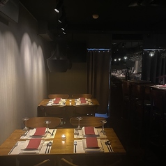 4名掛けテーブルが2卓。