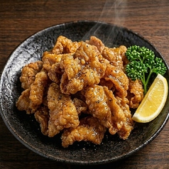 カリッカリ鶏皮揚げ　メガ盛り