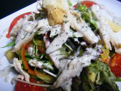 蒸し鶏と９品目野菜のクラックサラダ