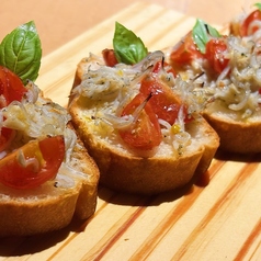 しらすとトマトのブルスケッタ
