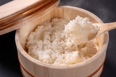 平日ランチは羽釜ご飯をおひつでご提供しております。