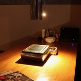 当店では、強力なロースターの排煙設備と定期的な換気 により、常にクリーンな空気環境を保っております。焼肉特有の煙やにおいを感じにくく、快適にお食事をお楽しみいただけます。ご家族や大切な方とのひとときを、どうぞ安心してお過ごしください。