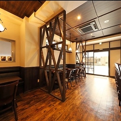 15名様から貸切のご相談を承ります！最大30名様まで着席可能。周りを気兼ねなく思いっきり盛り上がれる陽気な空間でお楽しみください。