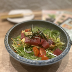 マグロとアボカドのアヒポキサラダ